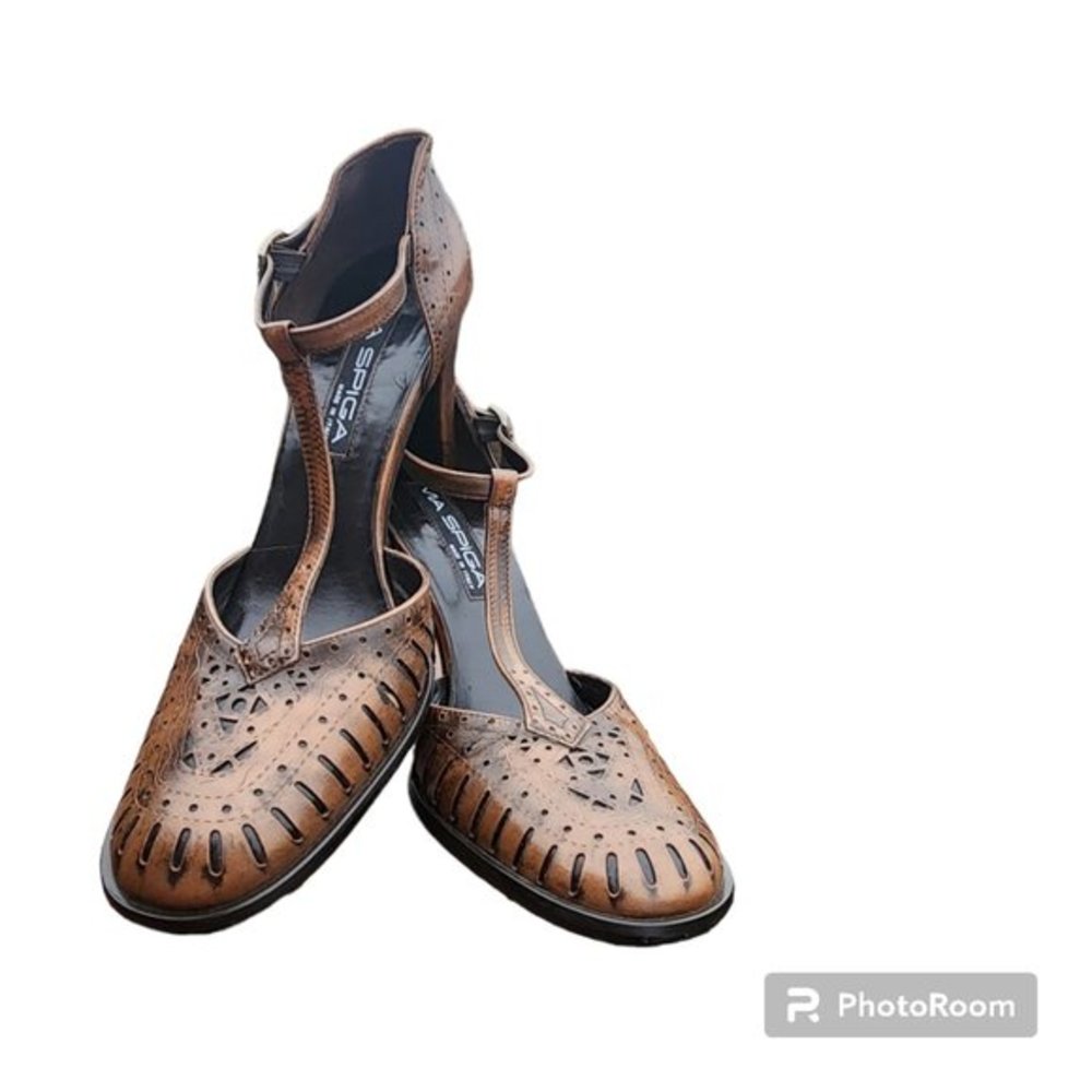 Barely-worn Via Spiga t-strap closed toe heels distressed brown leather, size 9M